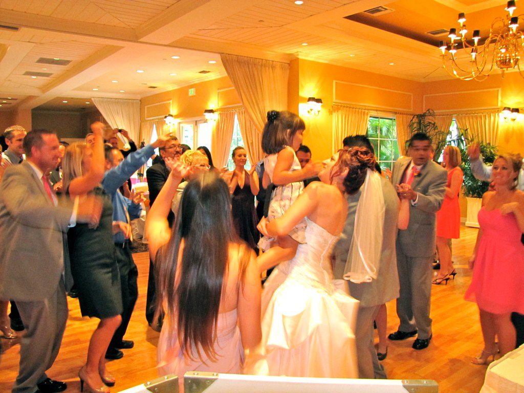 Düğünlerde DJ Kiralamanın Önemi